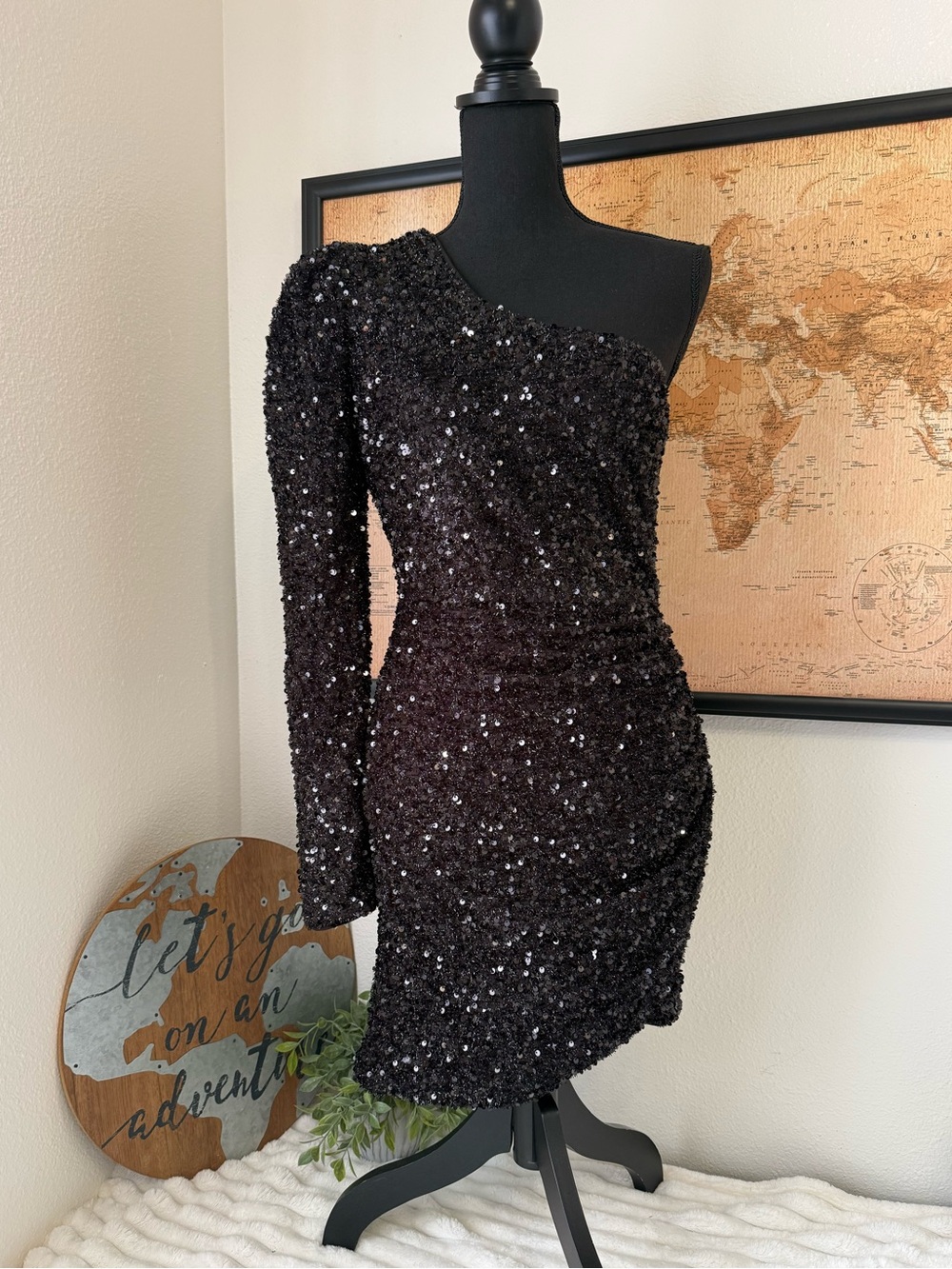 Fashion Nova black one shoulder sequin mini dress size medium